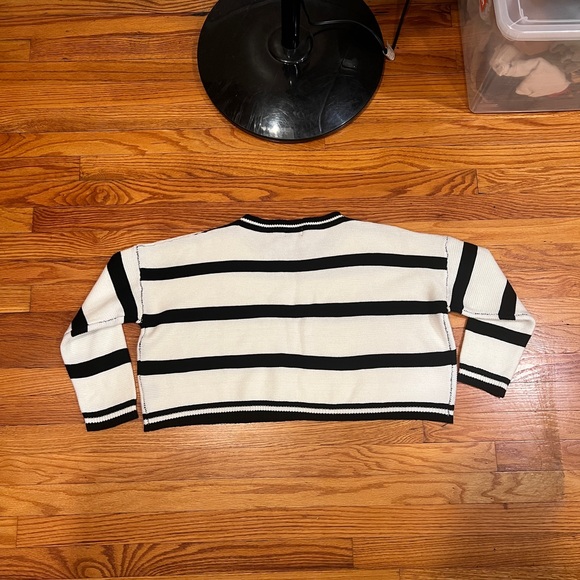 Audrey 3+1 Cropped Sweater - Picture 3 of 3